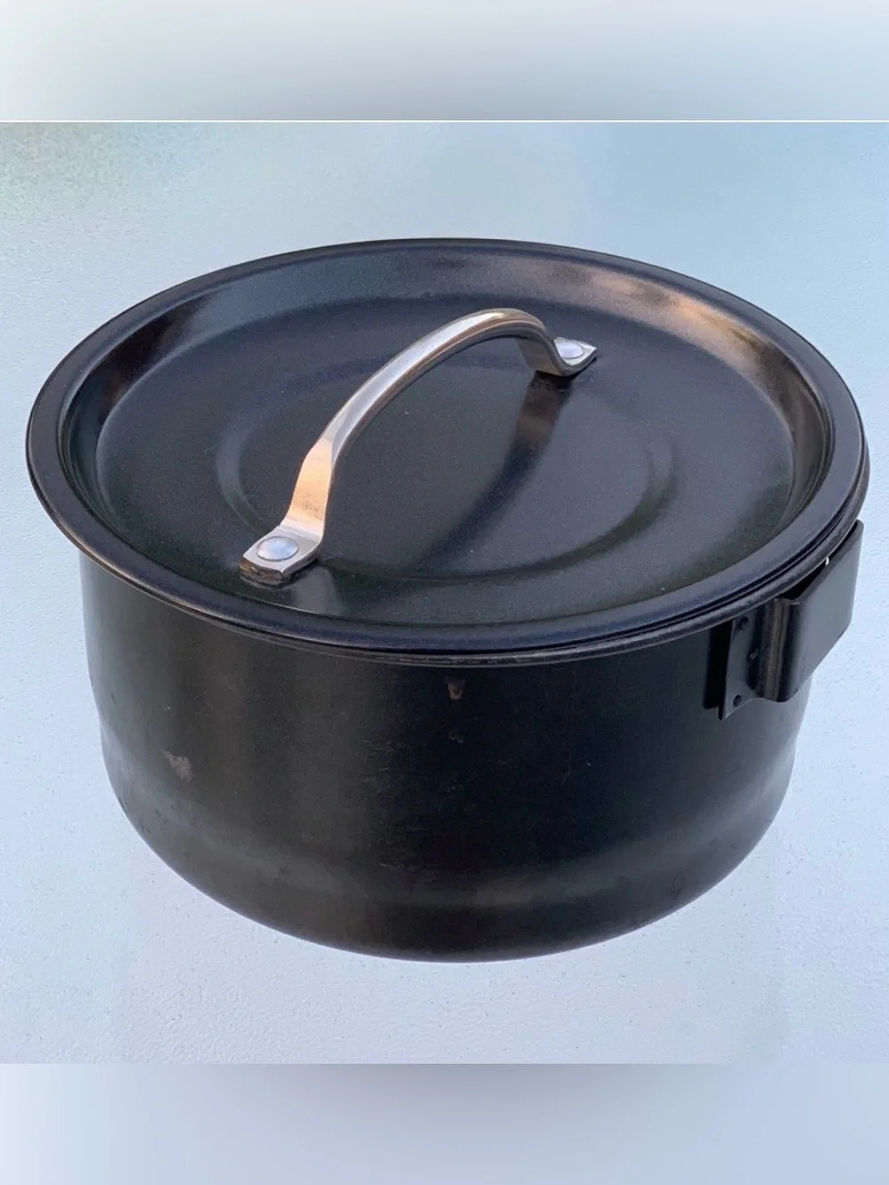 Round 2.5 Quart/10-Cup Camping Pot with Lid